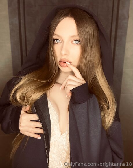Brightanna18 porn actress pics