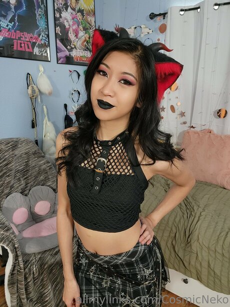 Cosmicneko nude actress photo