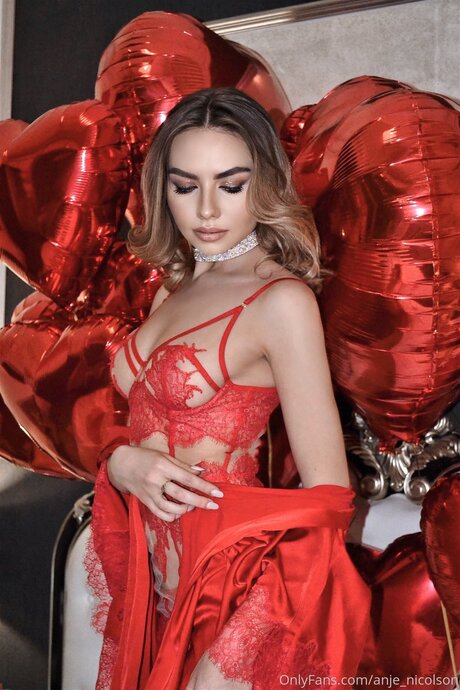 Anje Nicolson model art pics