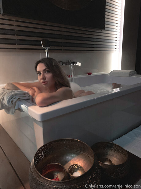 Anje Nicolson sexy model images