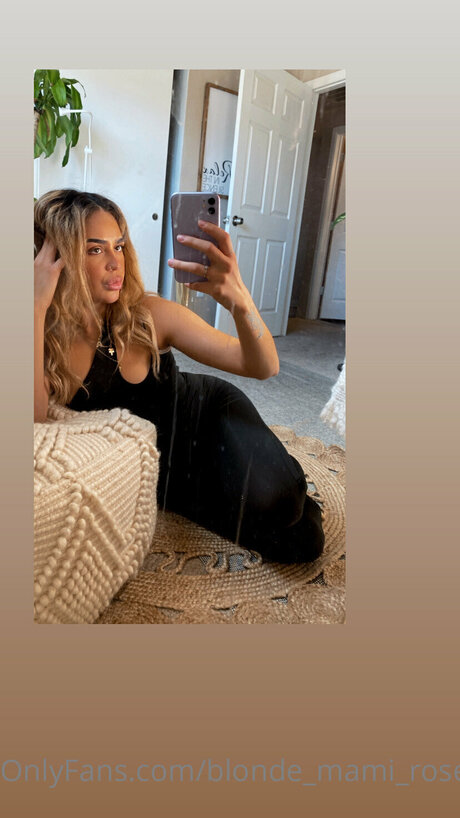 Blonde Mami Rose star sexy archive