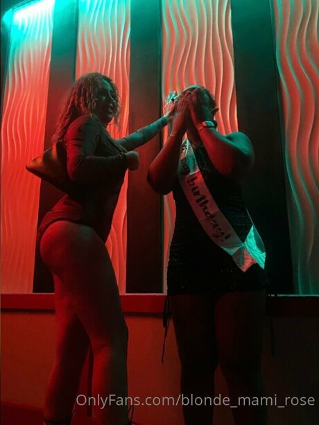 Blonde Mami Rose nice actress picture