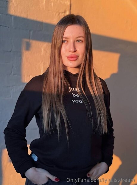 Lily Karamelka free actress galleries