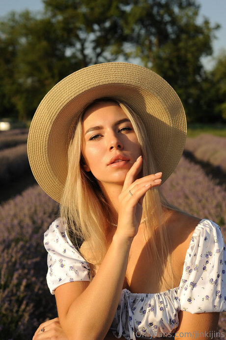 Jinkijins erotic star photo