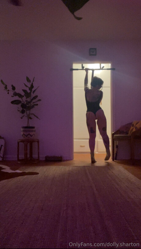 Dolly Sharton model pornographic photo