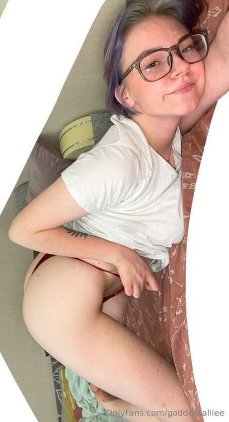 Goddessalliee adult model photo