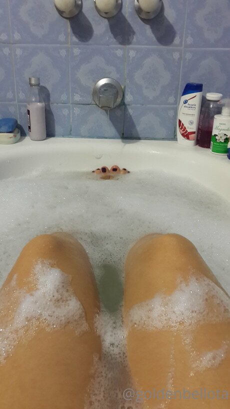 Goldenbellota nudes star photos