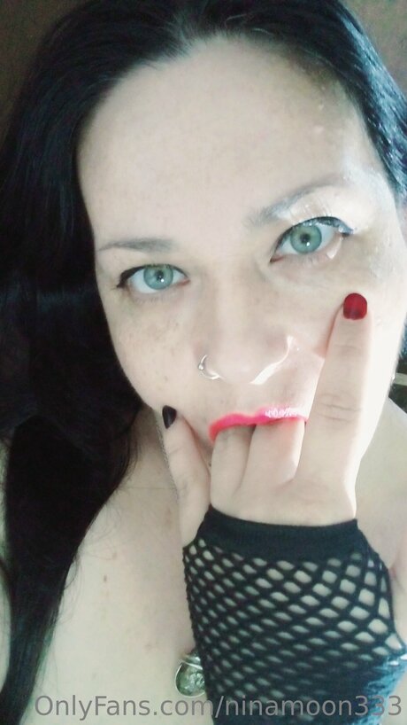 Ninamoon333 star sexy pic
