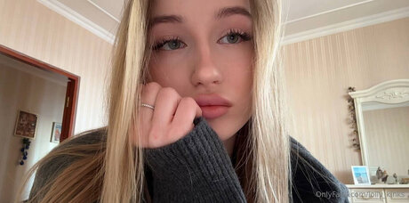 Lolly Kinks model sexy pic