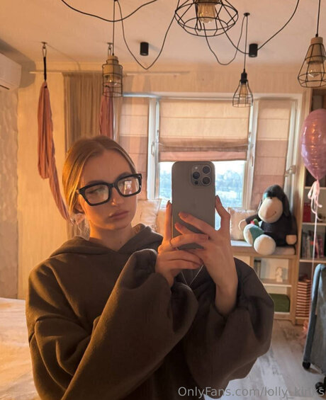 Lolly Kinks star erotic images