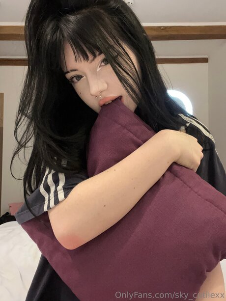 Sky Cutiiexx erotic pornstar images