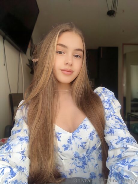 Lina Cherry nude model img