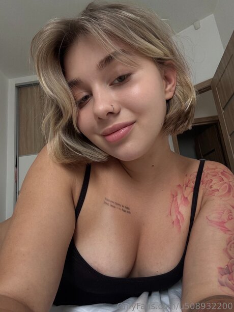 Ivyyxcutie model porn gallery