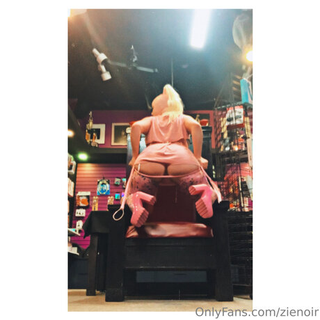 Zblacck model nudes image