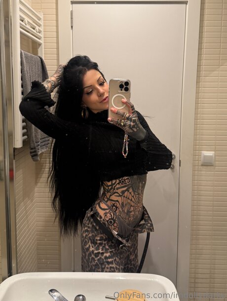 Itsyourhazel model hot pic