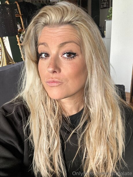 Nattoolate pornstar pic