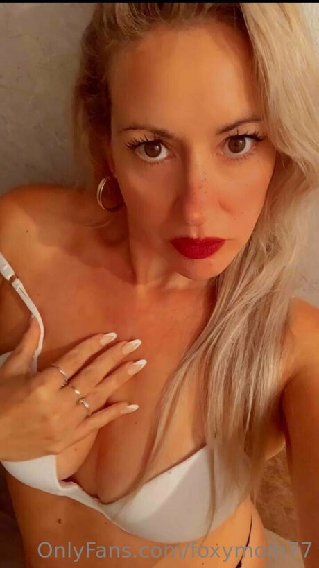 Foxymom77 pretty pornstar pics