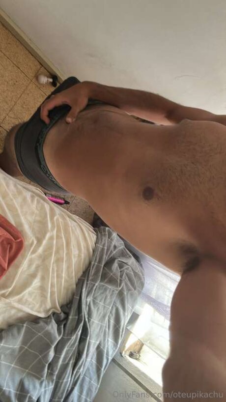 Oteupikachu model nude image