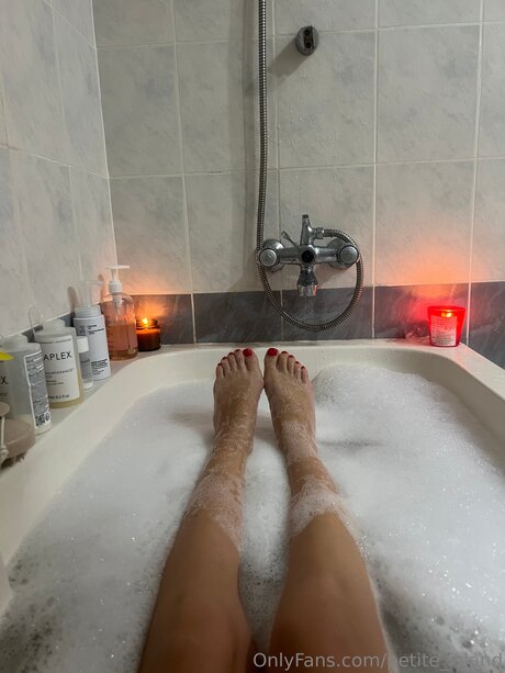 Petite Island art star pic