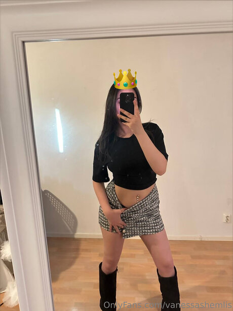 Vanessashemlis star erotic picture