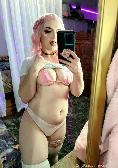 Junipurrfern pretty actress pics