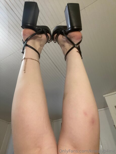 Kneelyb4me star beautiful photos