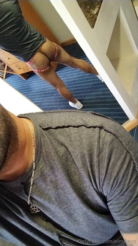 Elmikeco nude model photo