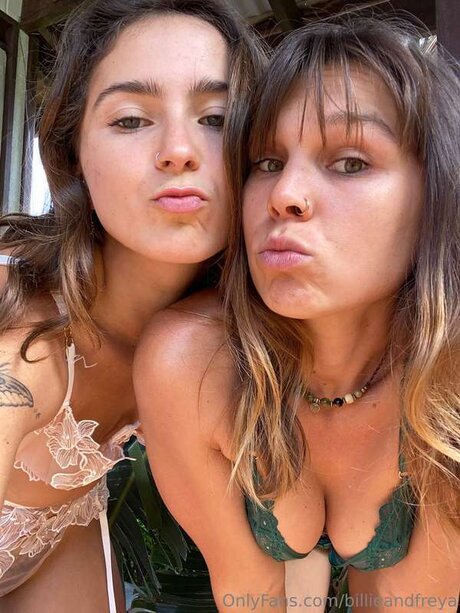 Billieandfreya model sexy pics