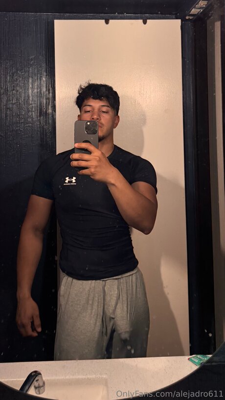 Alejadro611 pornstar high quality images