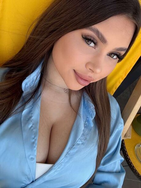 Ariannanoir naked model gallery