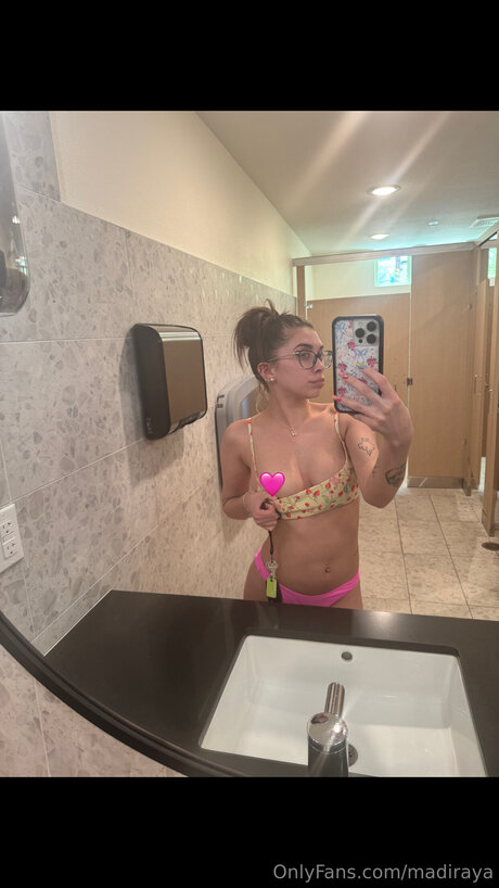 Laylarayaa beautiful actress photos