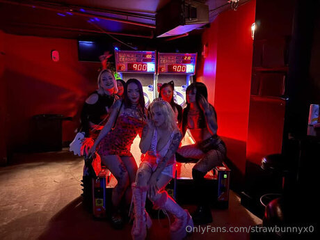 Strawbunnyx0 model top pics
