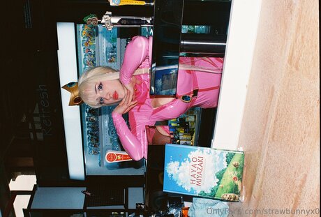 Strawbunnyx0 star naked pics