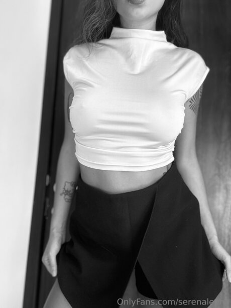 Serenaleone nude model img