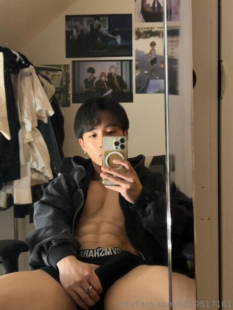 U169517161 adult model picture