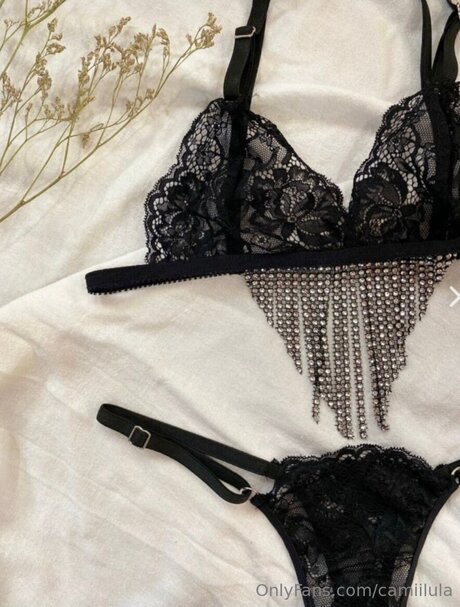 Camiilula hot model images