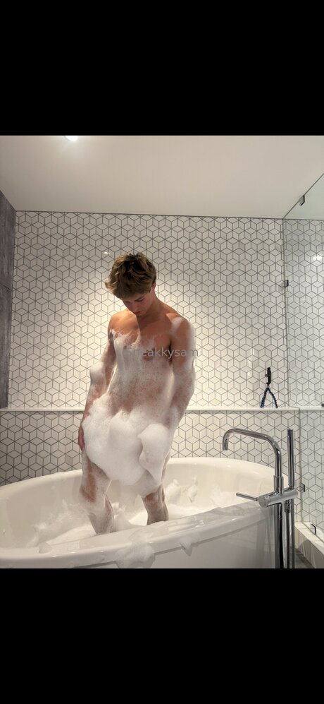 Sneakkysam nice model image