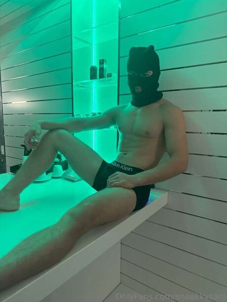 Sneakkysam exclusive model pic