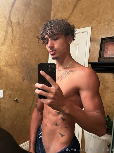 Riccoobono naked star img