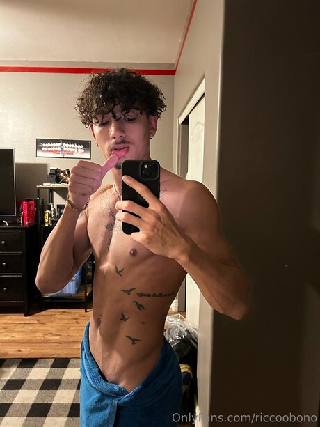 Riccoobono model hot image