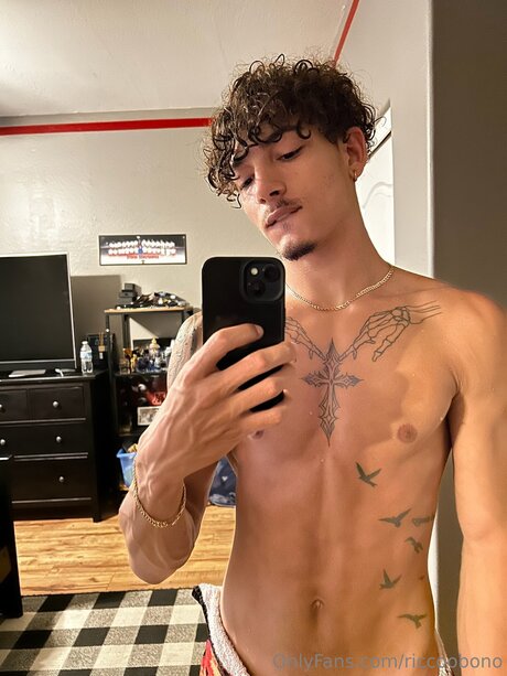 Riccoobono model nude picture