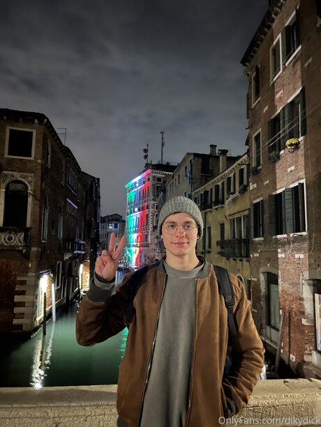 Dikydick model nudes image