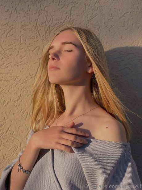 Arya Lune erotic star galleries