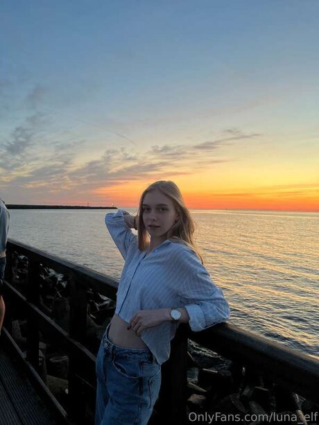 Arya Lune nice actress picture