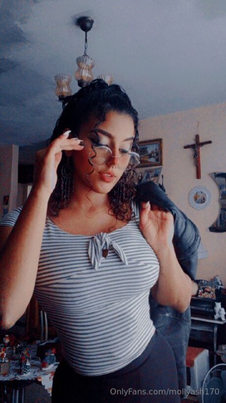 Mollyash170 free actress pictures