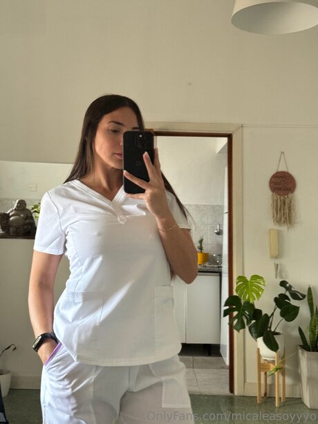 Micaleasoyyyo model art gallery