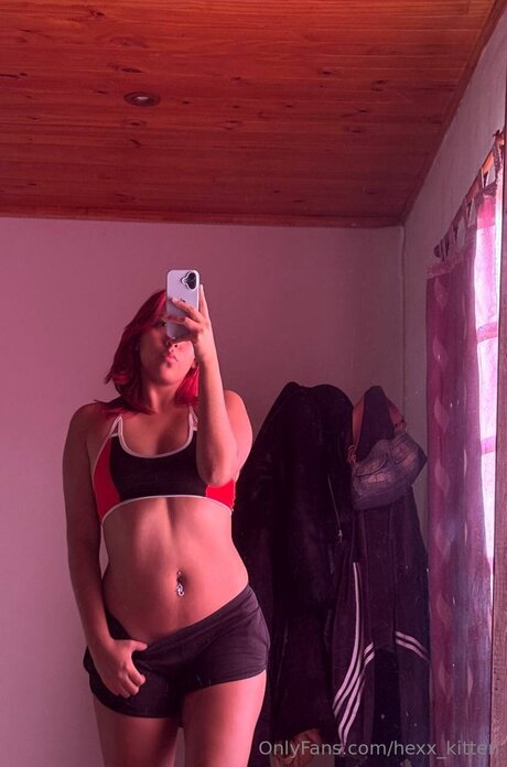 Hexx Kitten naked model pictures