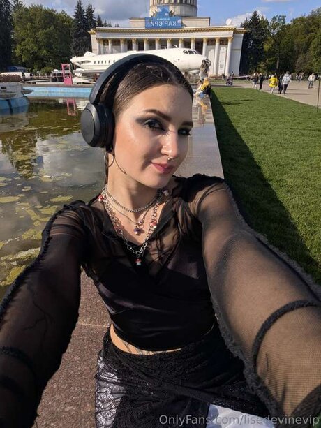 Lisedevinevip exclusive model photo