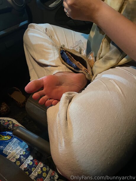 Bunnyarchv adult model images