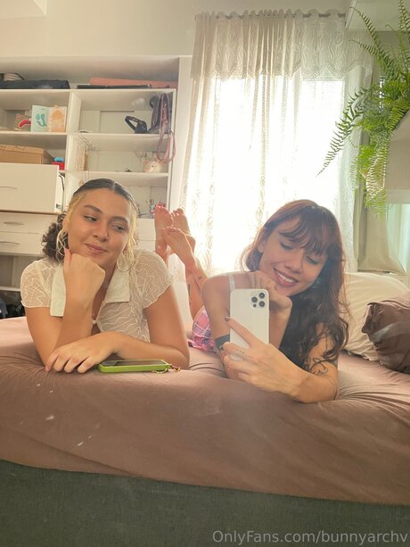 Bunnyarchv model naked photos